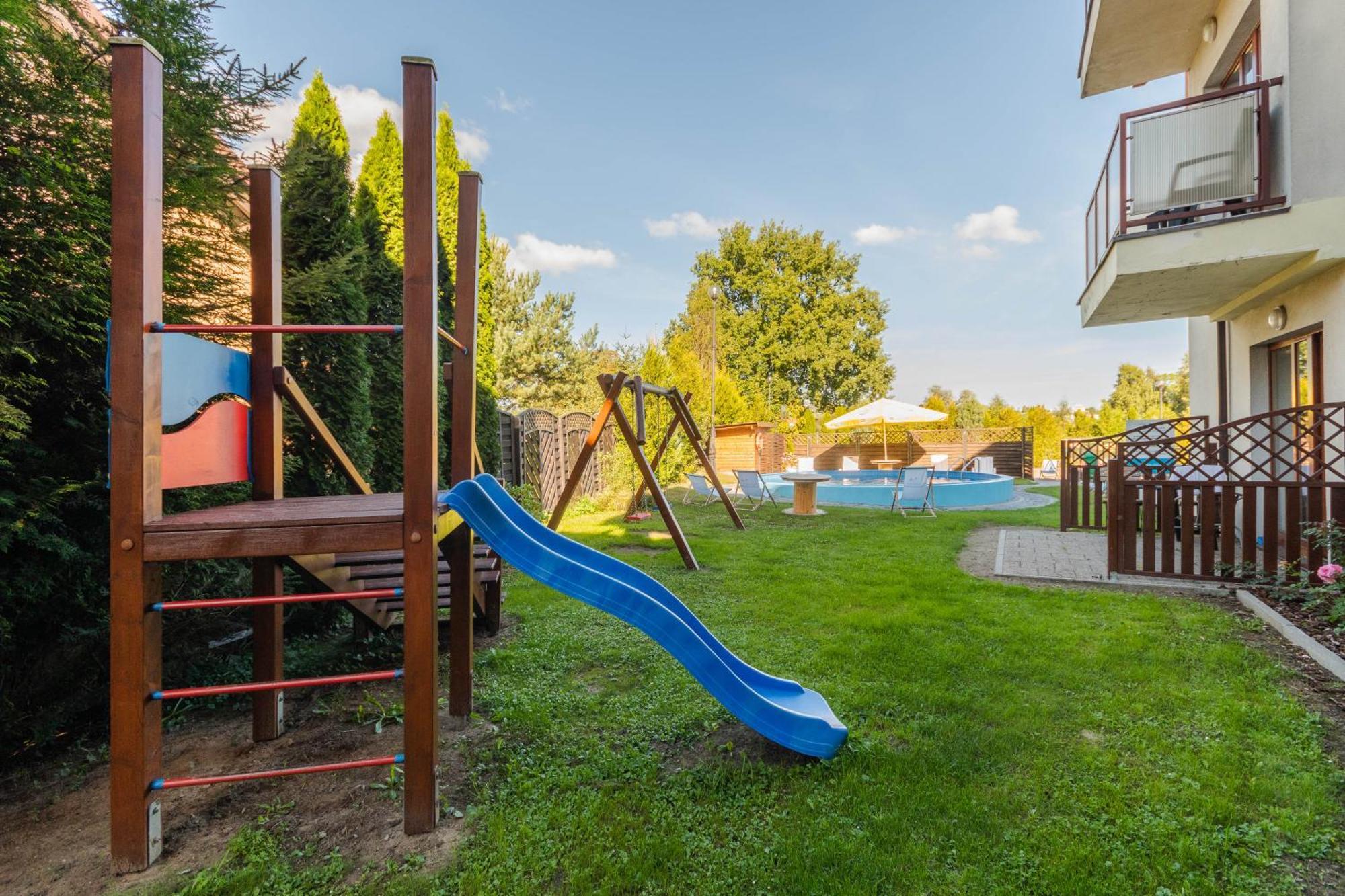 Sztutowo Lazurowy Dwor - Apartamenty Oraz Pokoje Z Basenem I Parkingiem Exterior foto