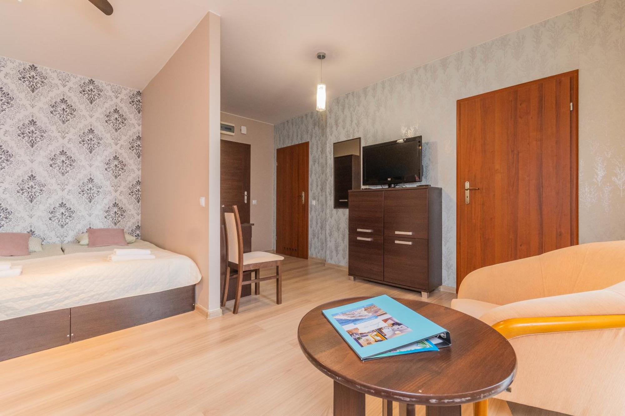 Sztutowo Lazurowy Dwor - Apartamenty Oraz Pokoje Z Basenem I Parkingiem Exterior foto